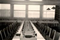 Hochzeitstafel im Saal des Sportlerheims mit Blick auf den Schwedtsee (Platz f&uuml;r ca. 80 G&auml;ste)